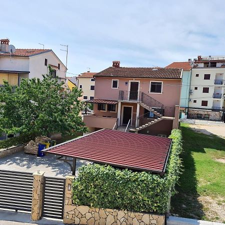 Apartments Denis & Lucija ロヴィニ エクステリア 写真