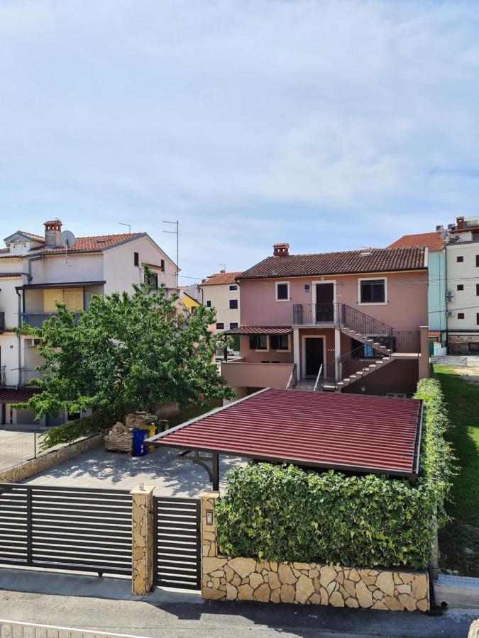 Apartments Denis & Lucija ロヴィニ エクステリア 写真
