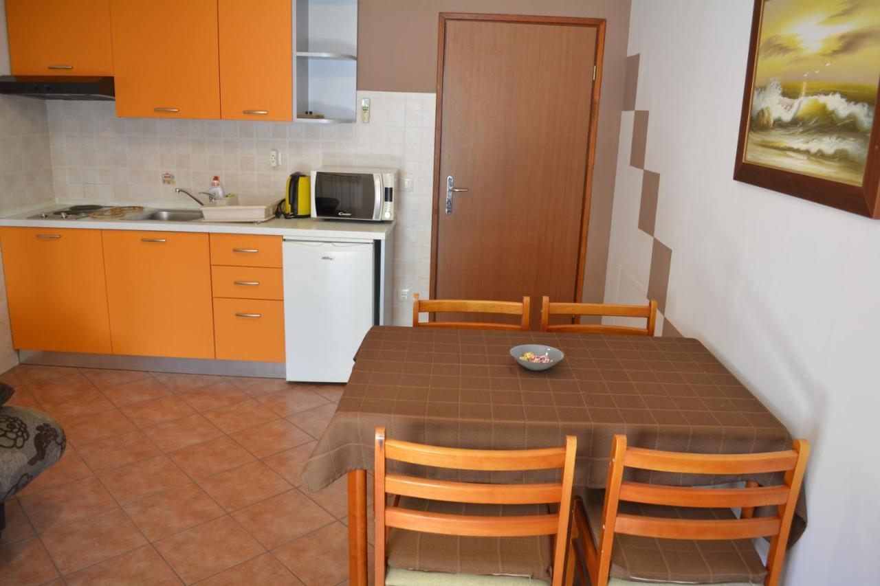 Apartments Denis & Lucija ロヴィニ エクステリア 写真